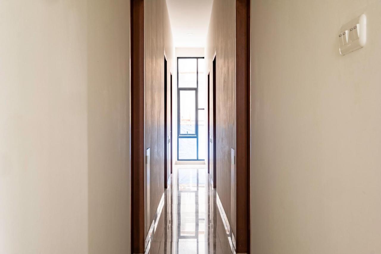 Oyo Life 2673 Rosewood Residence การาวัง ภายนอก รูปภาพ